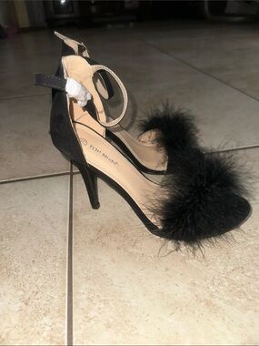 TOP Moda Black Feather Trim Ankle-Strap Stiletto Heels